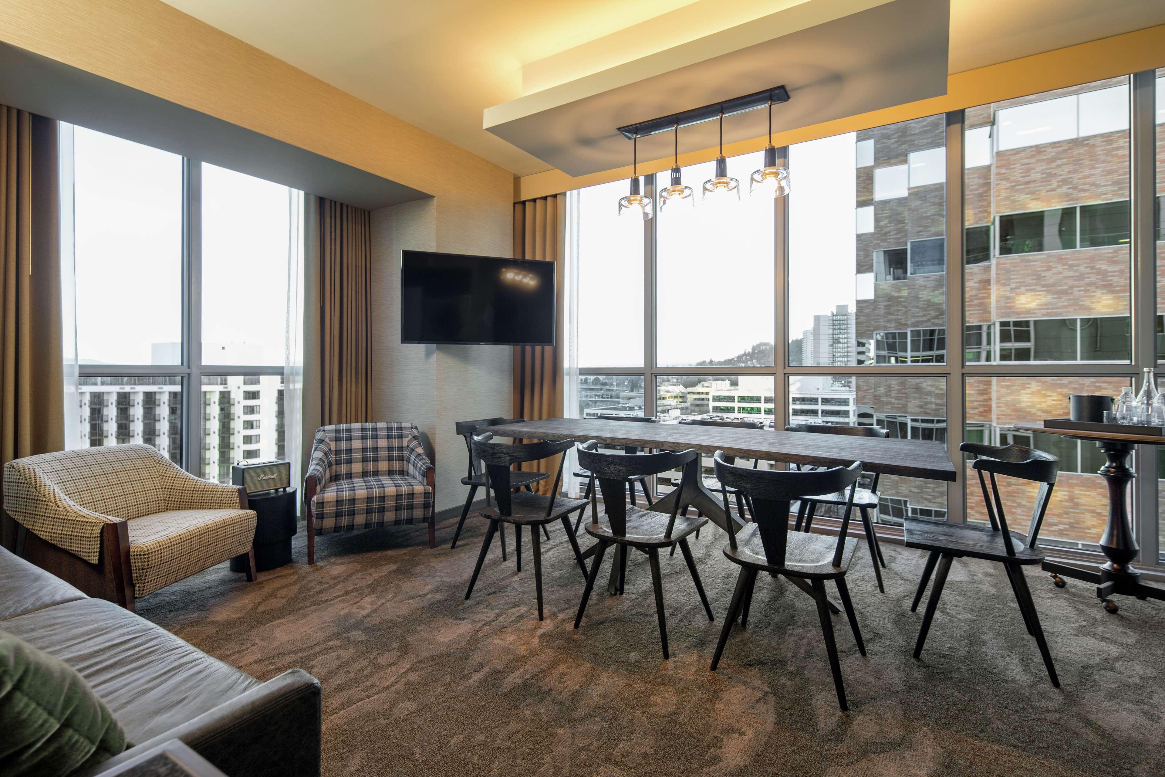 The Porter Portland, Curio Collection By Hilton Hotel